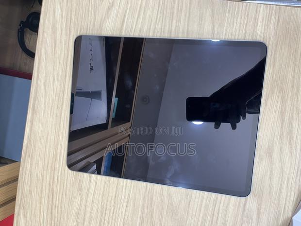 Apple iPad Pro 12.9 (2022) 512 GB Gray · Photo 5