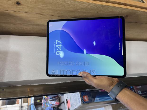 Apple iPad Pro 13 (2024) 256 GB Gray · Photo 2