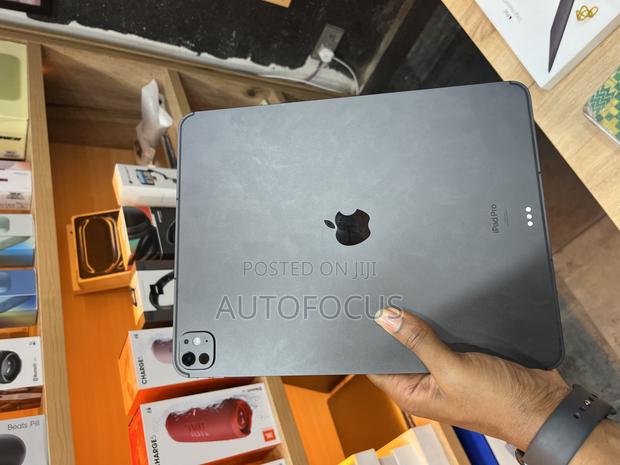 Apple iPad Pro 13 (2024) 256 GB Gray · Photo 3
