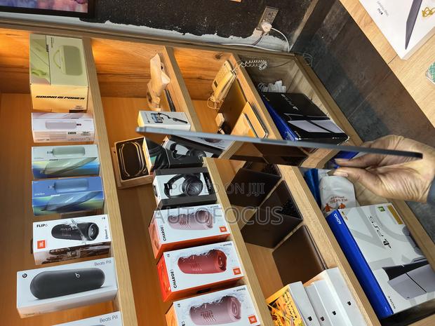 Apple iPad Pro 13 (2024) 256 GB Gray · Photo 7