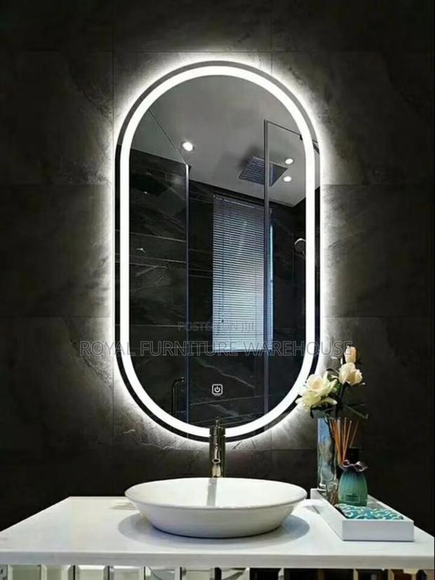 Dainty Led Mirror · Photo 1