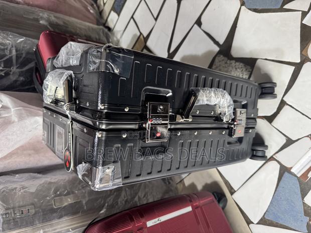 Quality Purely Locks No Zip 20 Inches Hand Luggage. · Photo 2
