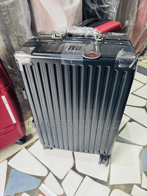 Quality Purely Locks No Zip 20 Inches Hand Luggage. · Photo 1