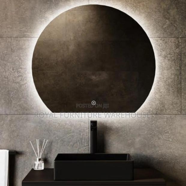 Round Little Cut Led Mirror · Photo 1