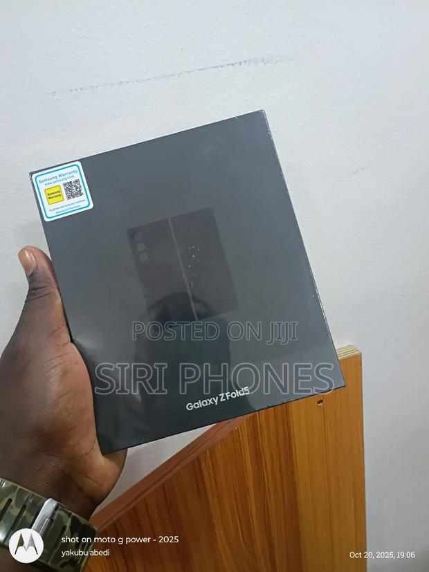 New Samsung Galaxy Z Fold 5 256 GB Black · Photo 1