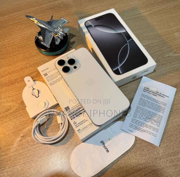New Apple iPhone 16 Pro Max 256 GB Gold · Photo 1
