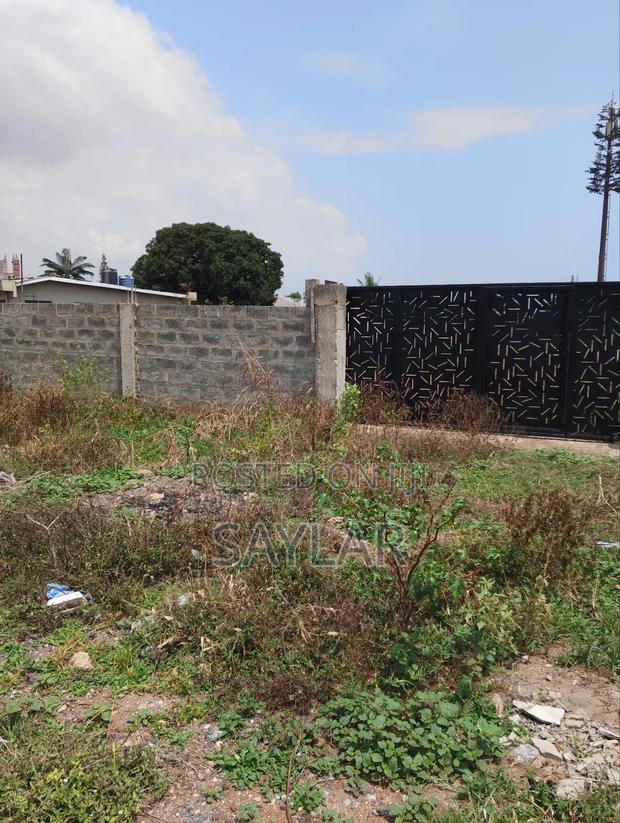 2 Plots for Sale Fully Fenced Block3 ,Comm3 · Photo 1
