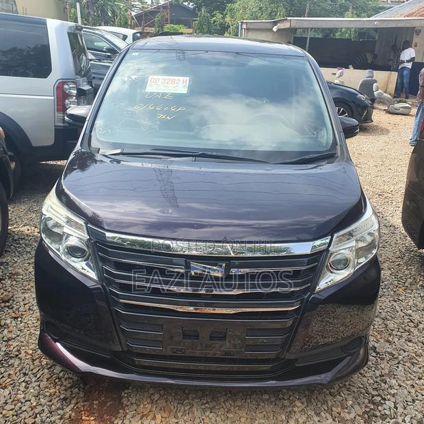Toyota Noah 2015 · Photo 1
