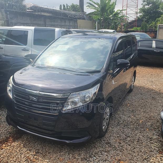 Toyota Noah 2015 · Photo 3