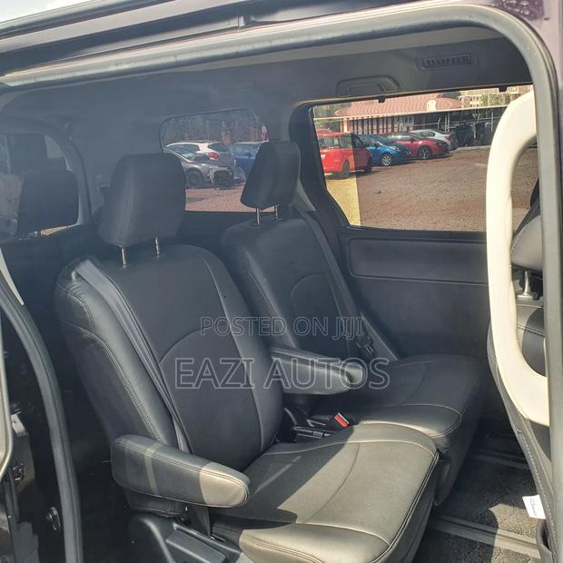 Toyota Noah 2015 · Photo 6