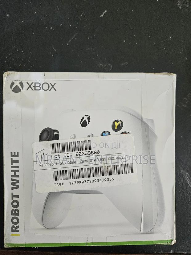 Xbox Series S Controller Brand New in Box · Photo 4