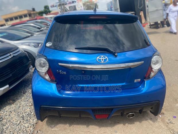 Toyota Vitz 1.5 FWD 3dr 2015 Blue · Photo 2