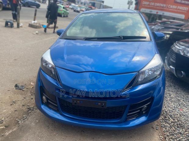 Toyota Vitz 1.5 FWD 3dr 2015 Blue · Photo 8