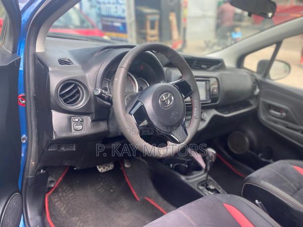 Toyota Vitz 1.5 FWD 3dr 2015 Blue · Photo 6