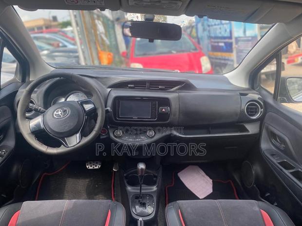 Toyota Vitz 1.5 FWD 3dr 2015 Blue · Photo 3