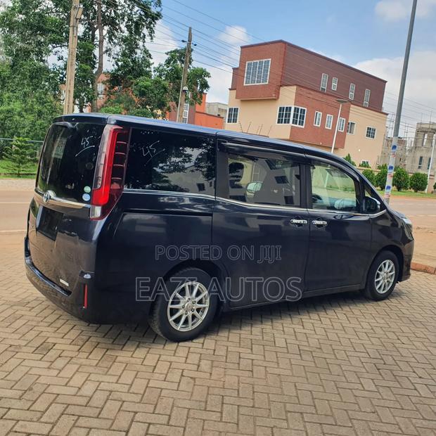 Toyota Esquire 2016 · Photo 1