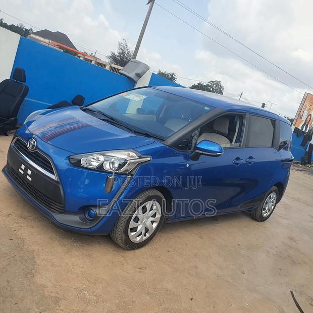 Toyota Sienta 2016 Blue · Photo 2