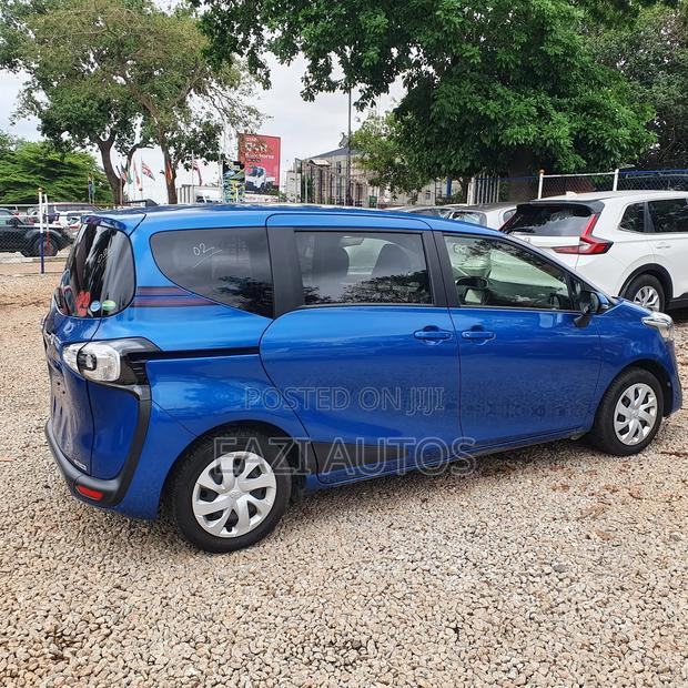 Toyota Sienta 2016 Blue · Photo 3