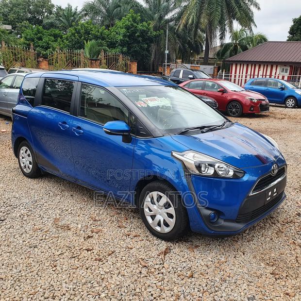 Toyota Sienta 2016 Blue · Photo 8