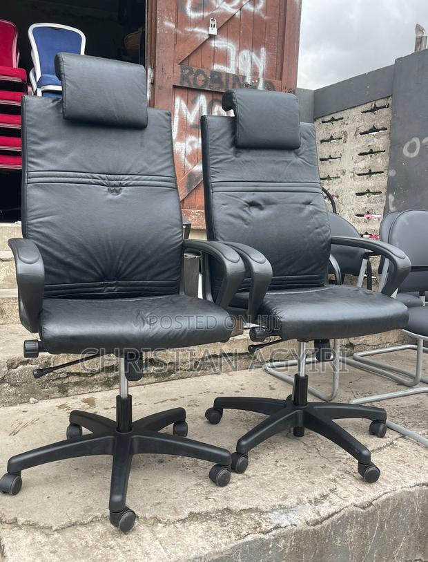 Office/ Swivel Chair · Photo 3