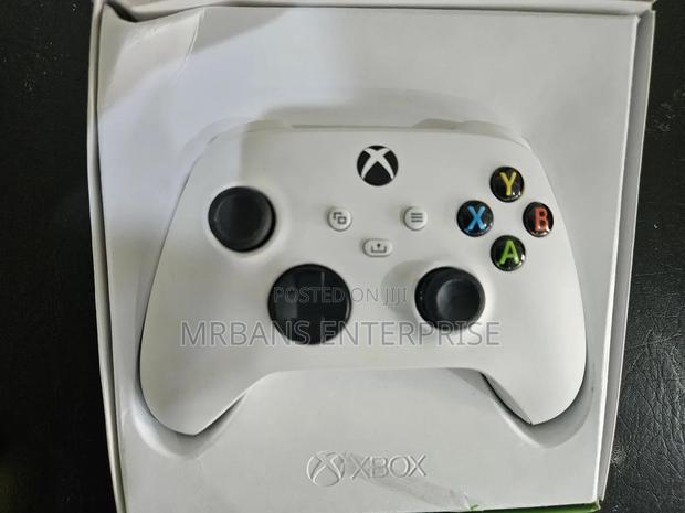 Xbox Series S Controller Brand New in Box · Photo 2