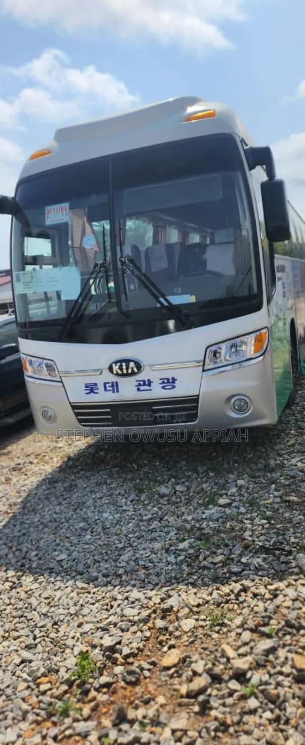 Hyundai Universe 2013 White · Photo 1