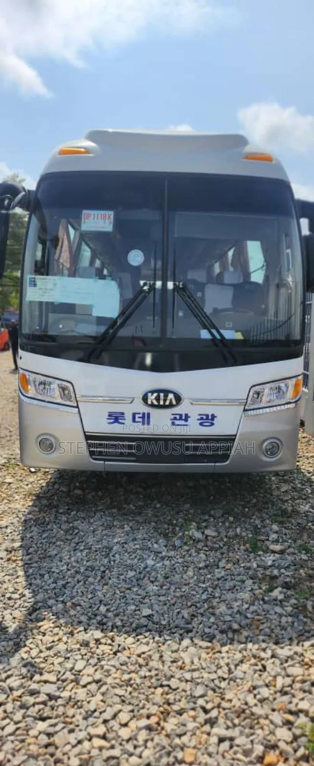 Hyundai Universe 2013 White · Photo 2