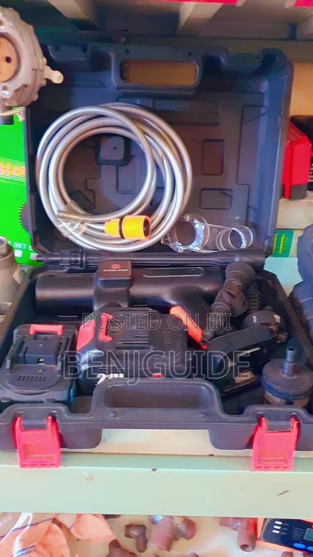 Cordless Pressure Washer With 2 Batteries · Photo 1