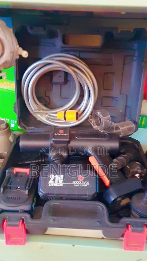 Cordless Pressure Washer With 2 Batteries · Photo 2