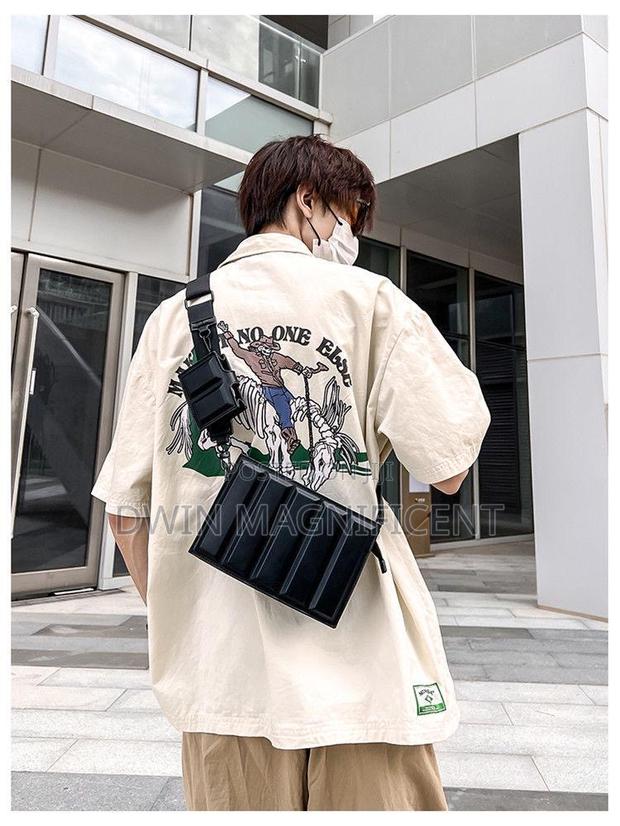 Easy Wear Side Bags · Photo 4