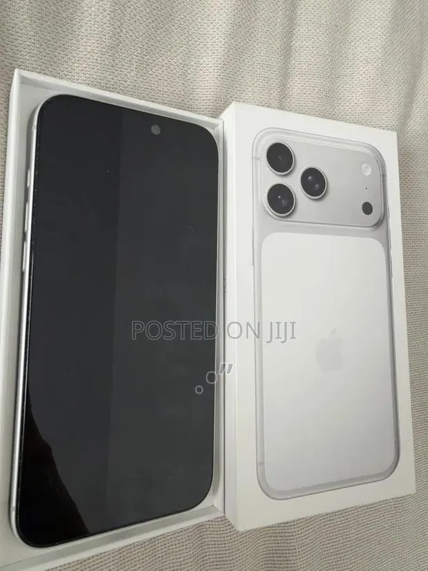 Apple iPhone 17 Pro Max 512 GB Silver · Photo 1
