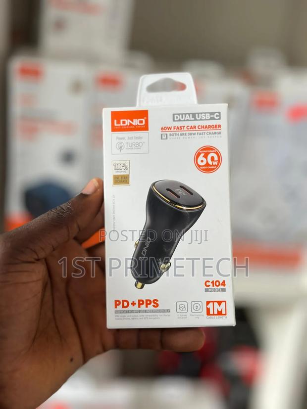 Ldnio 30w Dual Type-C Car Charger · Photo 1