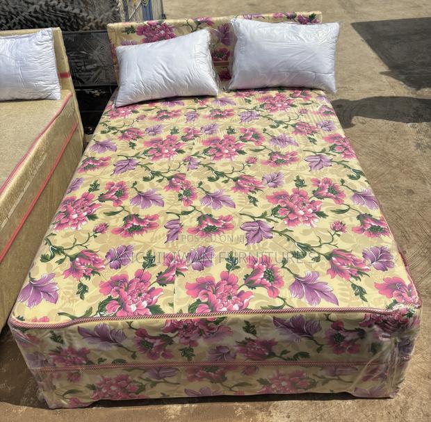Inbuilt Bed With Pillows ( Cash on Delivery) · Photo 1