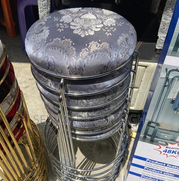 Portable Round Stool · Photo 1