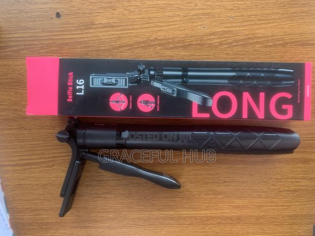L16 Tripod (Selfie Stick) · Photo 1