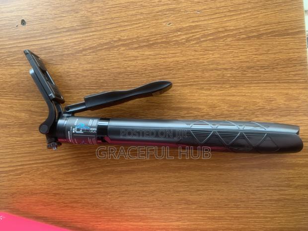L16 Tripod (Selfie Stick) · Photo 2