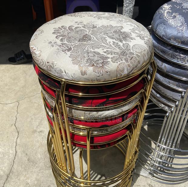 Portable Round Stool(Gold ) · Photo 1