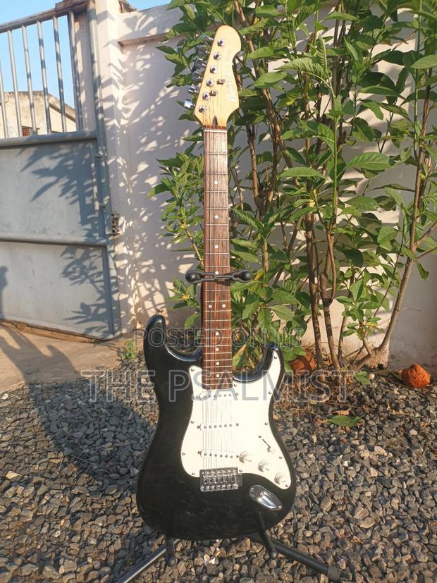 Cruiser by Crafter Strat Style With Padded Bag · Photo 1
