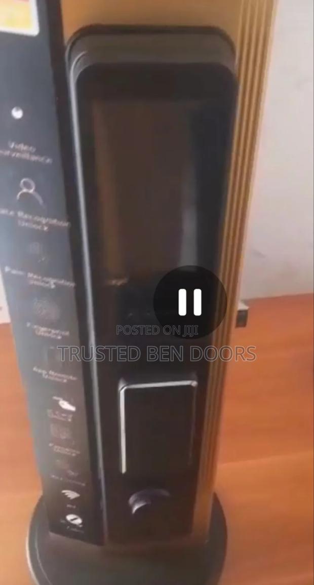 Face Unlock Tuya Wifi Biometric Video Surveillance Smart Door Lock · Photo 1