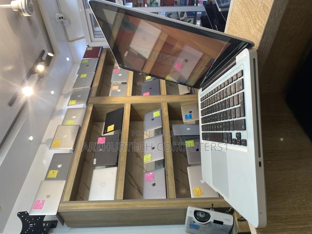 Laptop Apple MacBook 2012 8GB Intel Core I7 SSD 256GB · Photo 4