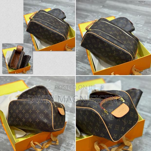 Original Lv Monogram Pouch · Photo 1