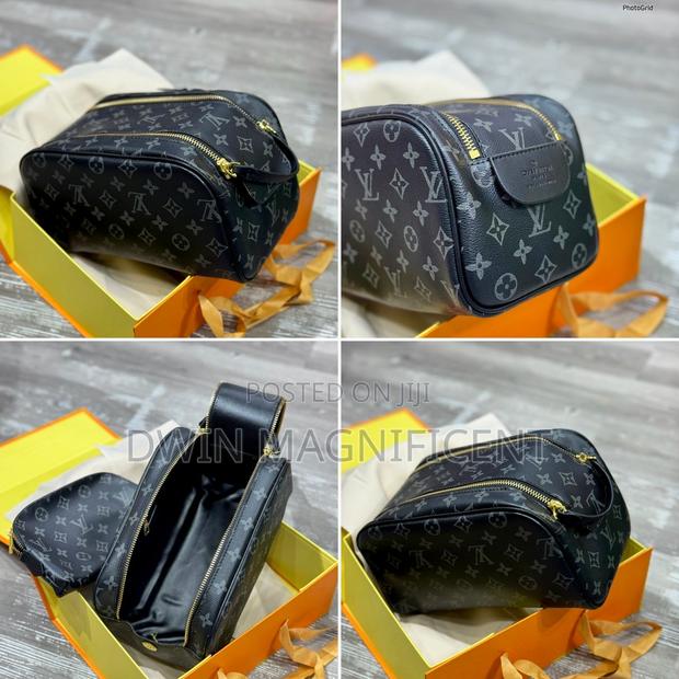 Original Lv Monogram Pouch · Photo 3