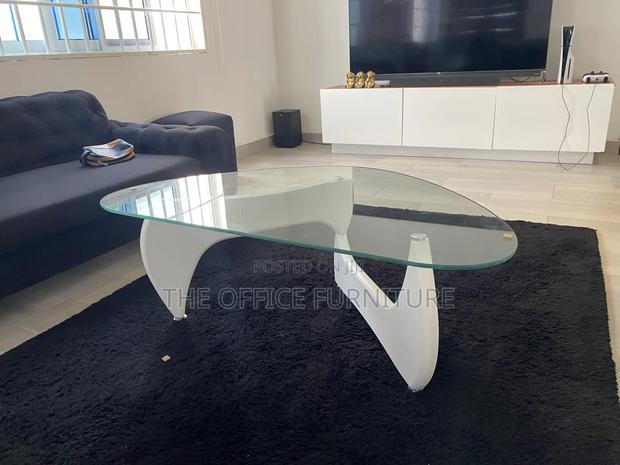 Noguchi Oval Glass Centre · Photo 1
