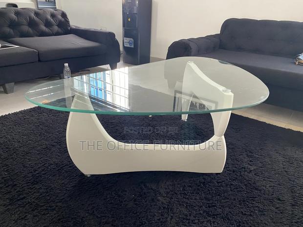 Noguchi Oval Glass Centre · Photo 2