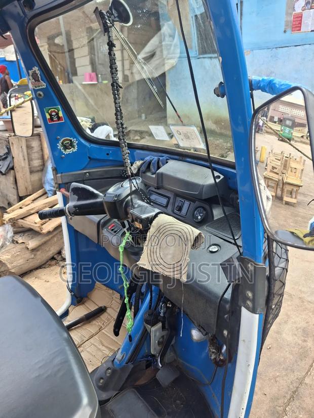 TVS King Deluxe Plus iTouch Start 2024 Blue · Photo 6