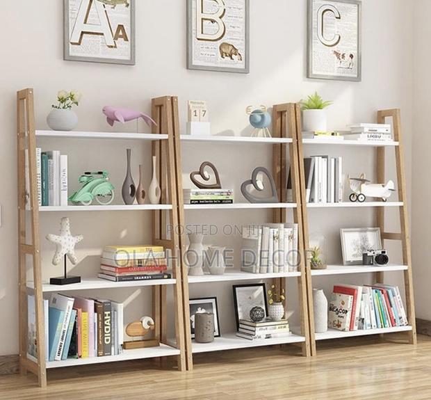 Ladder Bookshelf · Photo 3
