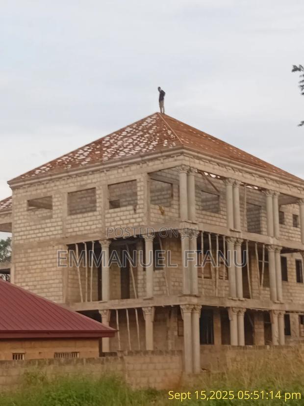 Content Expert Carpenter for Your Work · Photo 1