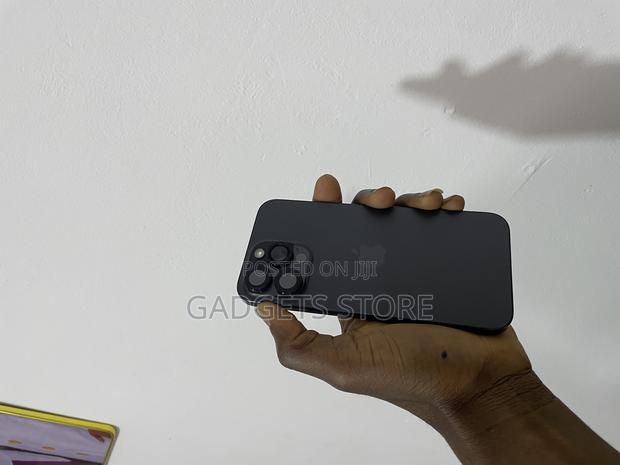 Apple iPhone 15 Pro Max 512 GB Black · Photo 4
