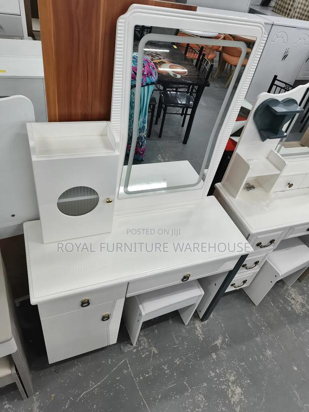 Dressing Table With Led Mirror · Photo 1