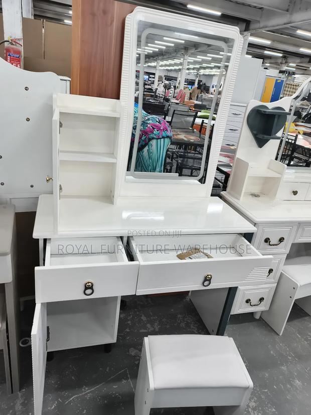 Dressing Table With Led Mirror · Photo 2
